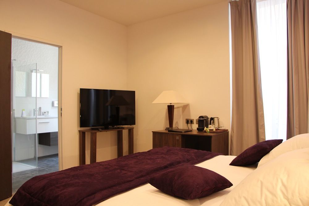 Hotel L'Esturgeon Πουασί Εξωτερικό φωτογραφία