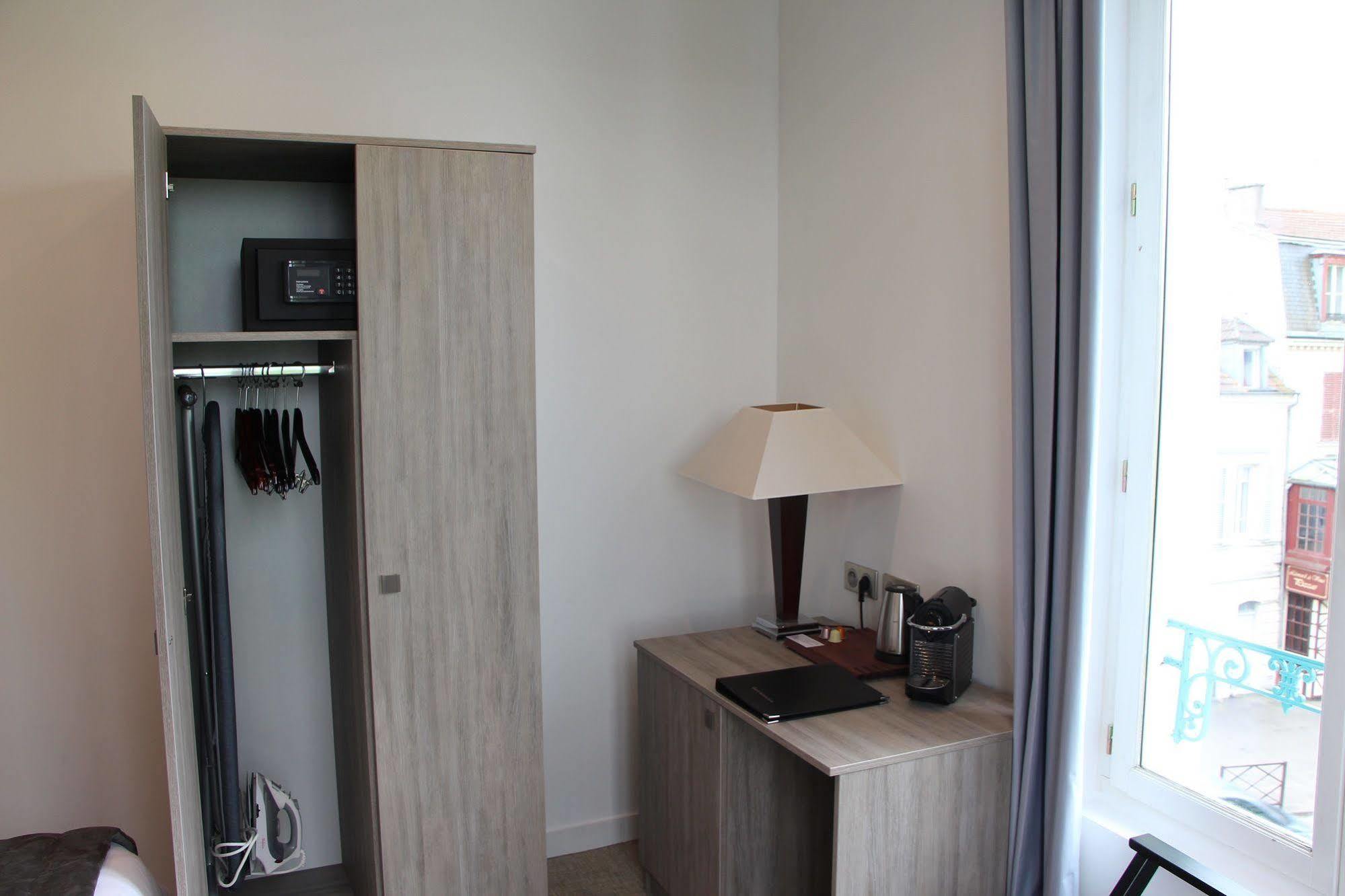 Hotel L'Esturgeon Πουασί Εξωτερικό φωτογραφία