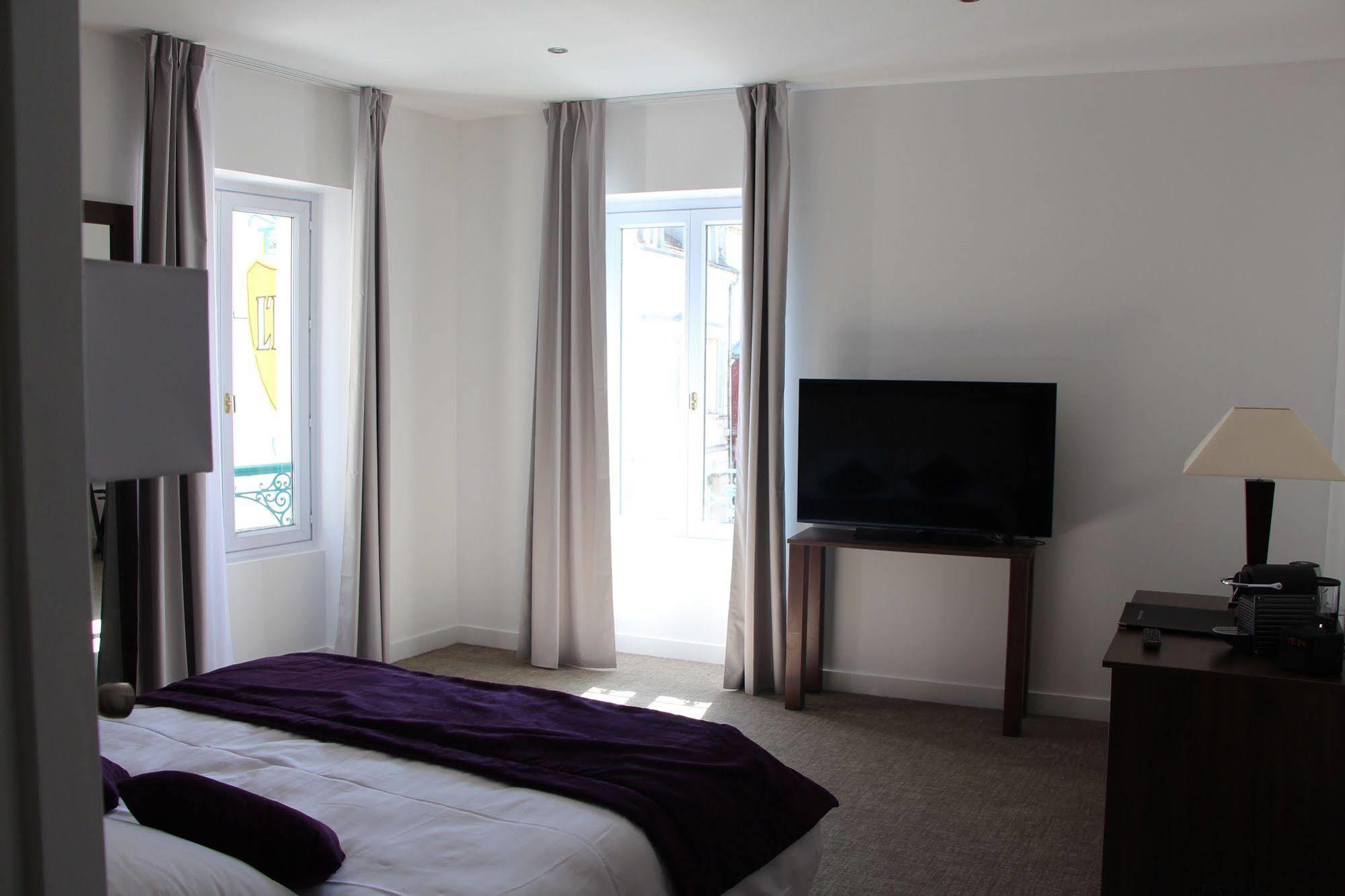 Hotel L'Esturgeon Πουασί Εξωτερικό φωτογραφία