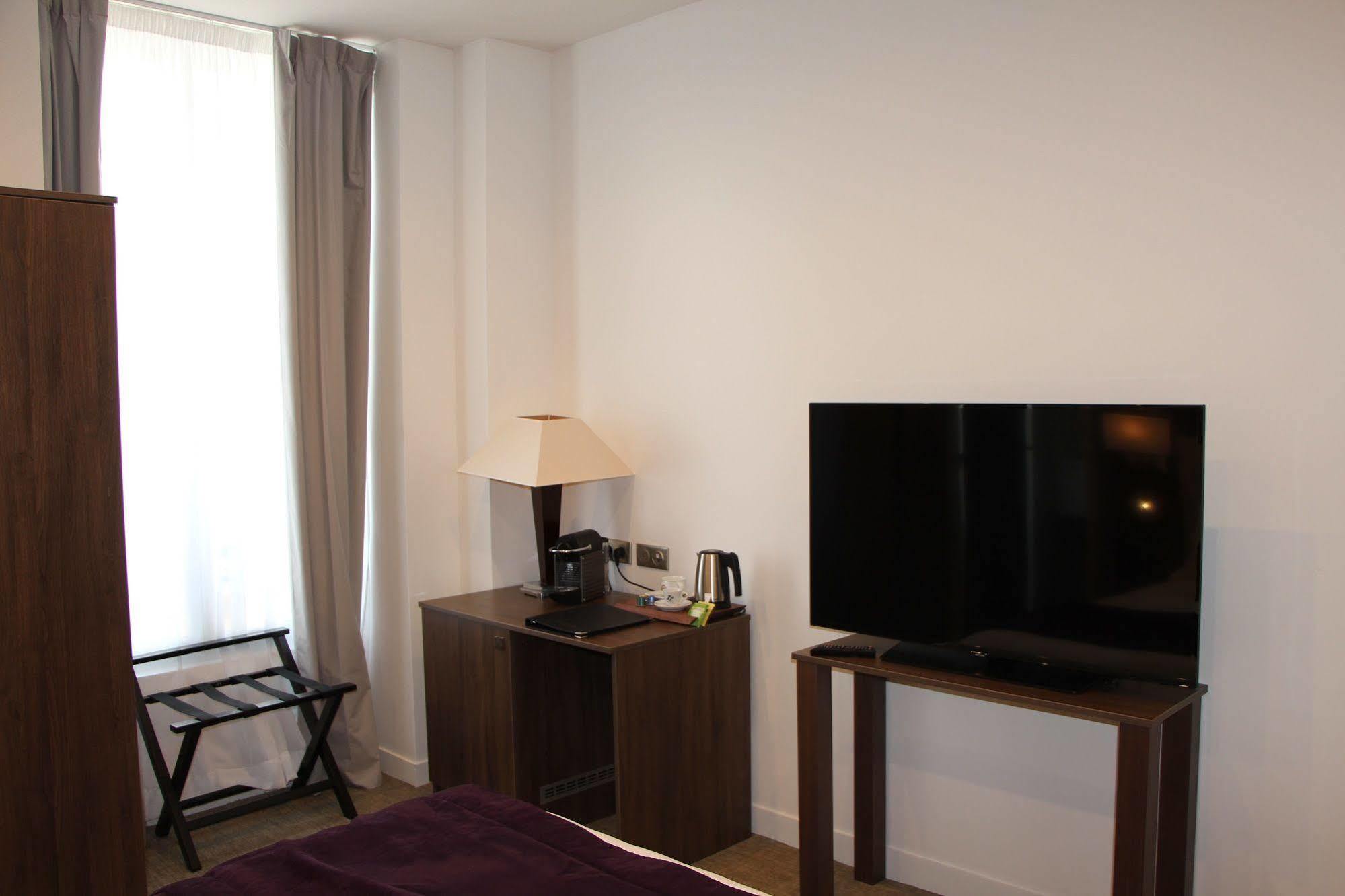 Hotel L'Esturgeon Πουασί Εξωτερικό φωτογραφία