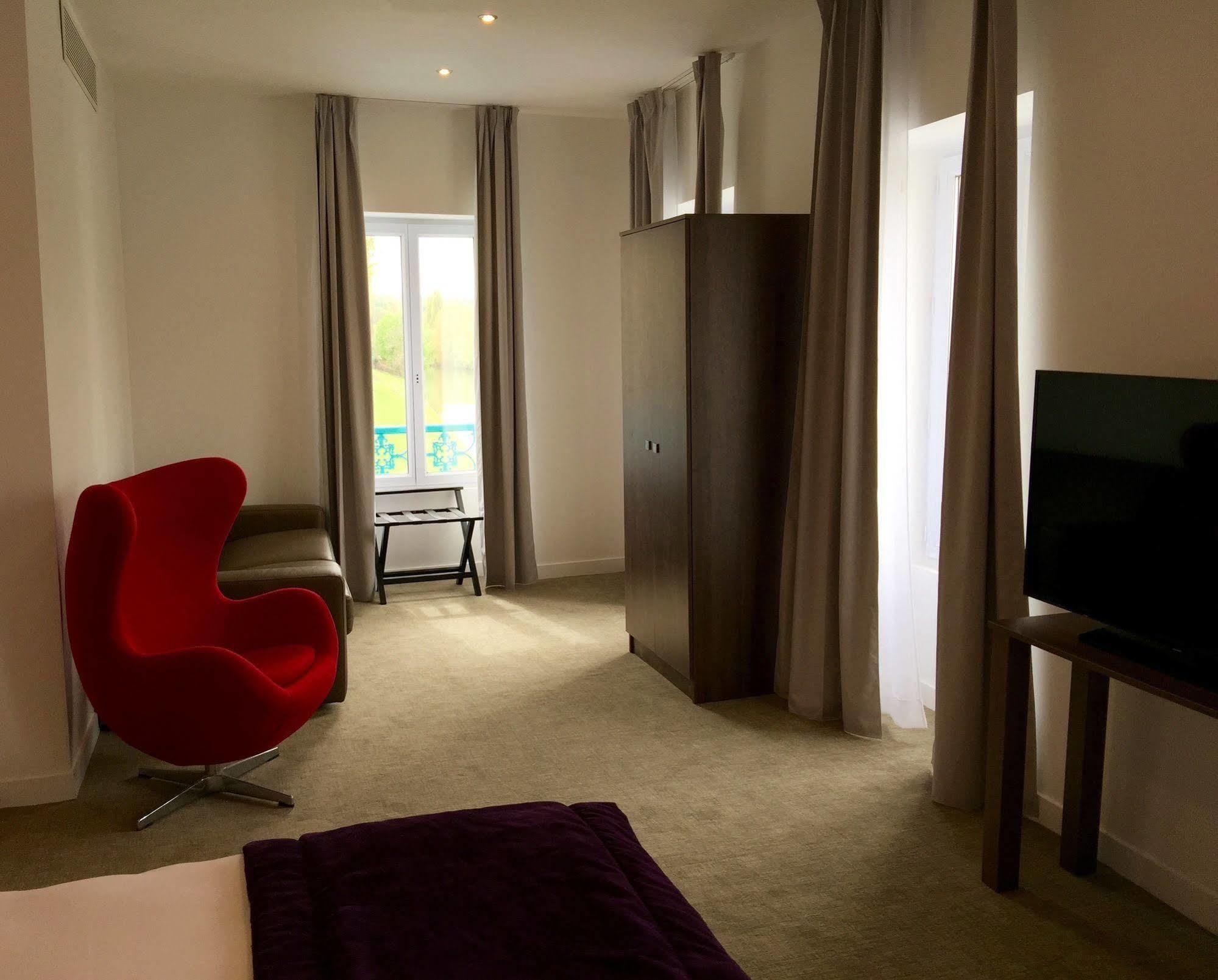 Hotel L'Esturgeon Πουασί Εξωτερικό φωτογραφία