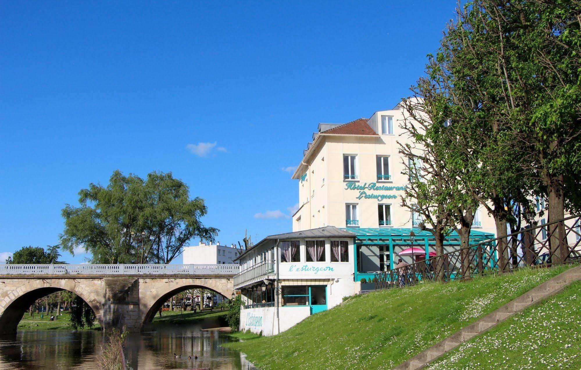Hotel L'Esturgeon Πουασί Εξωτερικό φωτογραφία